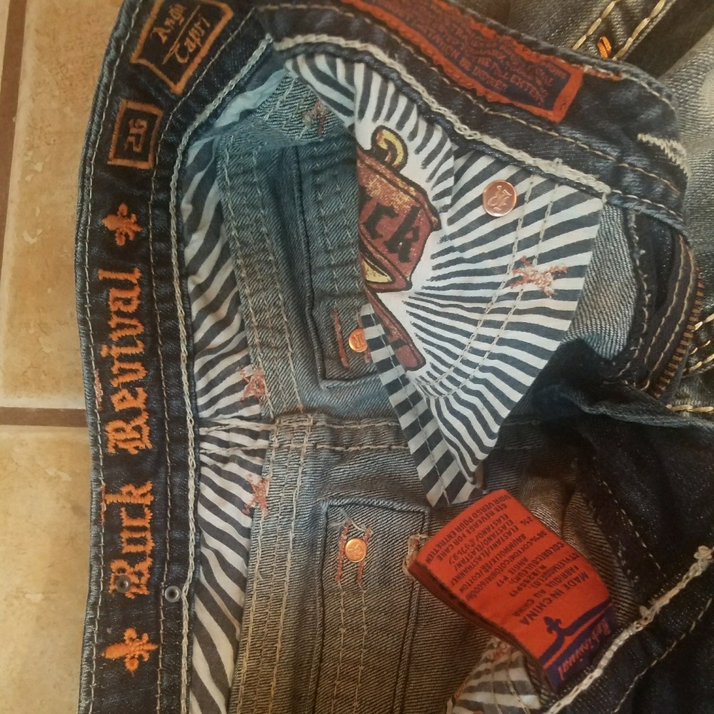 💗Rock Revival💗 distressed  Angie Crop - Picture 7 of 8